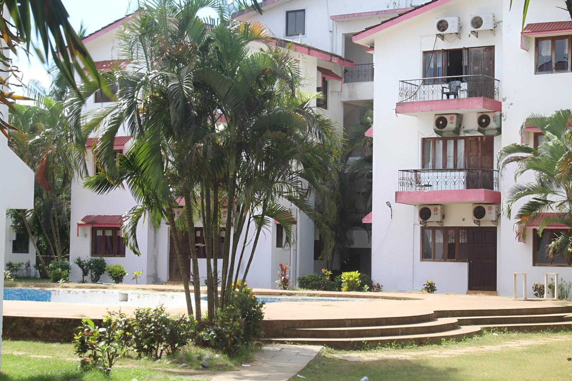 Ronne'S Little Baga Service Apartments Exterior foto