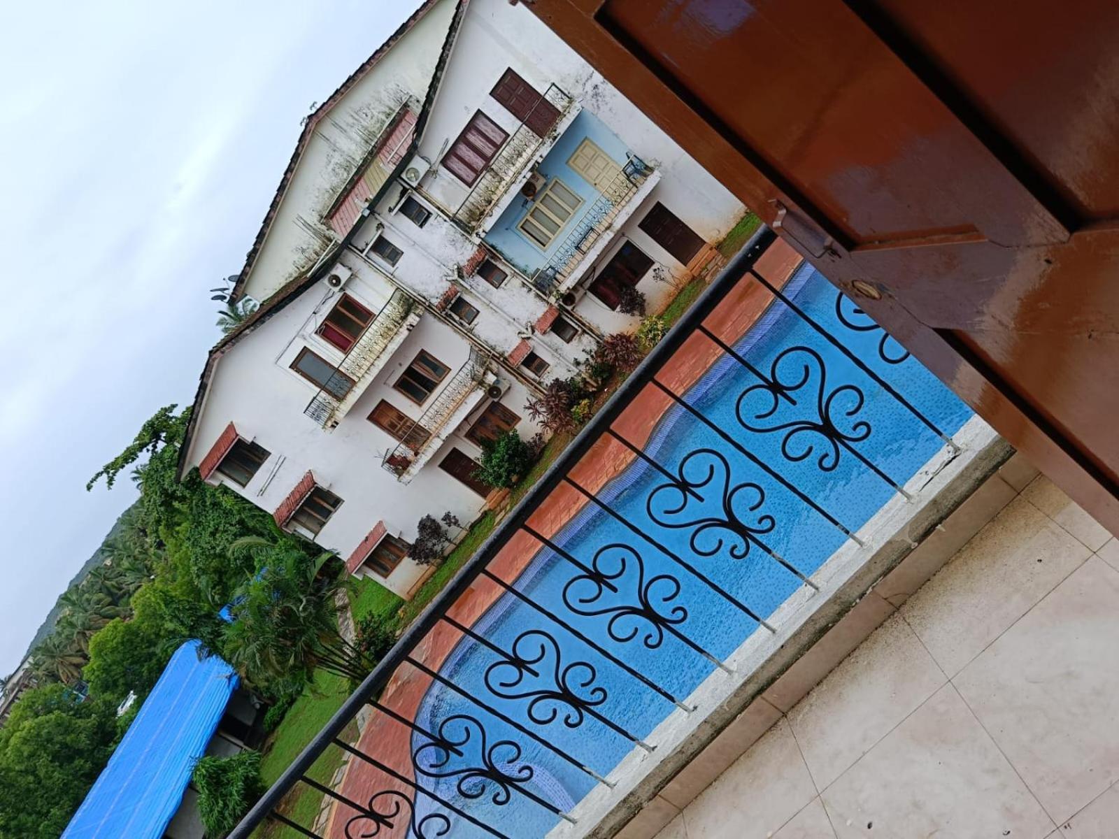 Ronne'S Little Baga Service Apartments Exterior foto